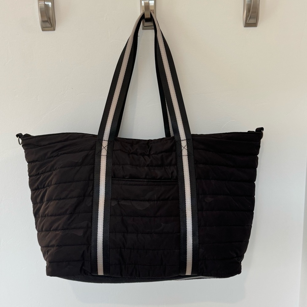 Think Roylin Black Camo Quilted Tote Bag With Detachable Shoulder Strap - Picture 2 of 13